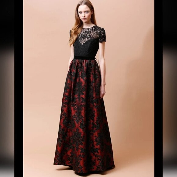 Bagley Mischka Black and Crimson short sleeve gown  with lace detail size 2 - Picture 1 of 2